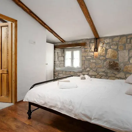 Casa Zamarija بيت للعطل
